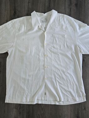 Resort-Style White Camp Collar Men’s Shirt